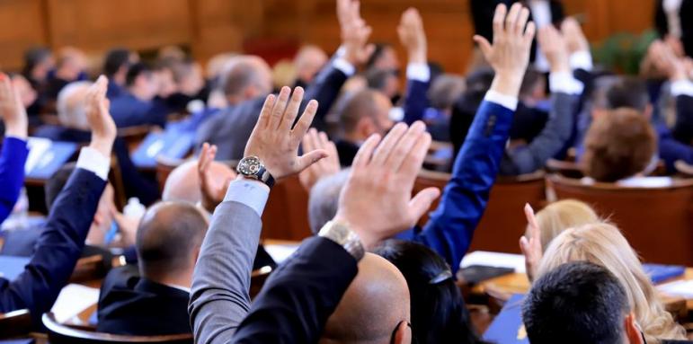 Невиждано! Едва намериха желаещ да е депутат, трима отказаха