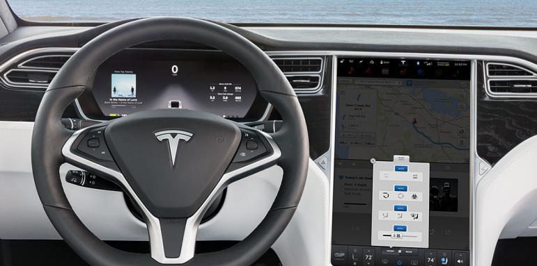 Tesla иска премахване на видеоклип, в който кола удря манекен с детски размери