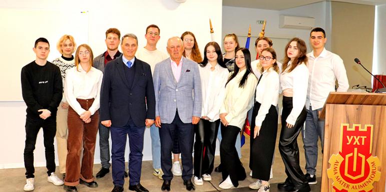 Ден на чуждестранните студенти в УХТ с гости дипломати