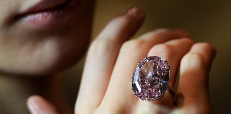 "Розова звезда" - най-скъпият диамант, продаден на търг