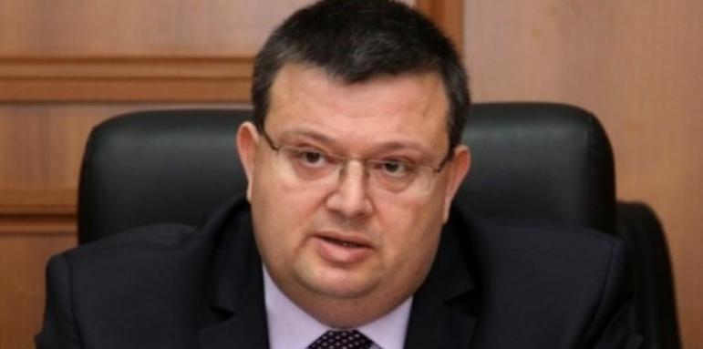 Цацаров иска имунитета на 9 кандидати за кметове