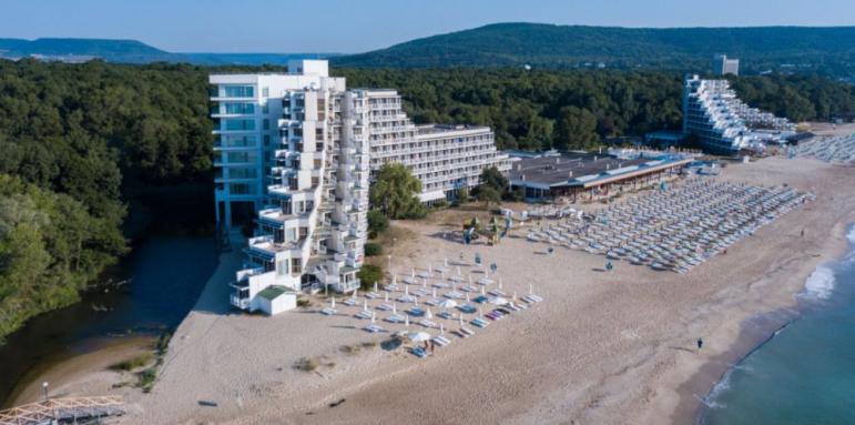 "Албена" запазва ниските цени на чадъри и шезлонги