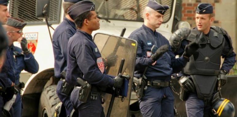 Франция задържа деветима за тероризъм
