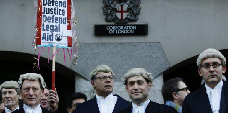 Лошото време не спря протестиращи адвокати в Лондон
