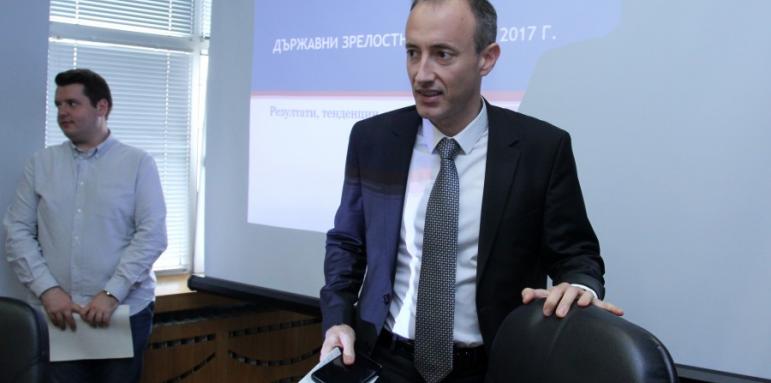 Министър Вълчев призна системата за прием на първолаци за провал