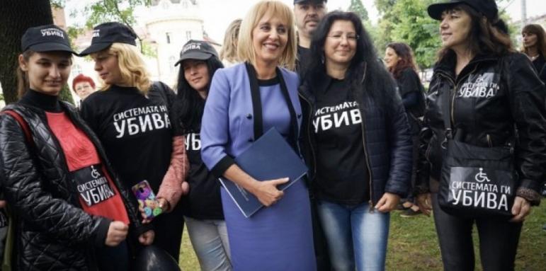 Протестиращите майки с ултиматум към депутатите