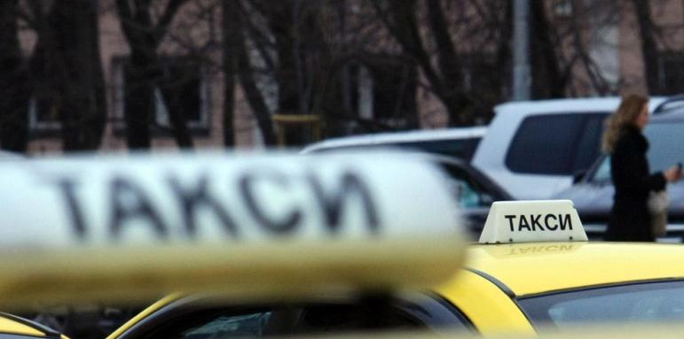 Шофьорка на такси обрала болна майка с бебе