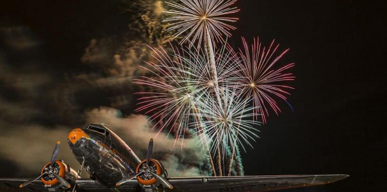 Новогодишни салюти на косъм да свалят 4 самолета