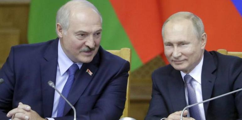 Лукашенко събира генералите си. Има ли разногласия с Путин?