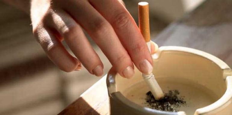 Здравната комисия гласува против пушенето на закрито