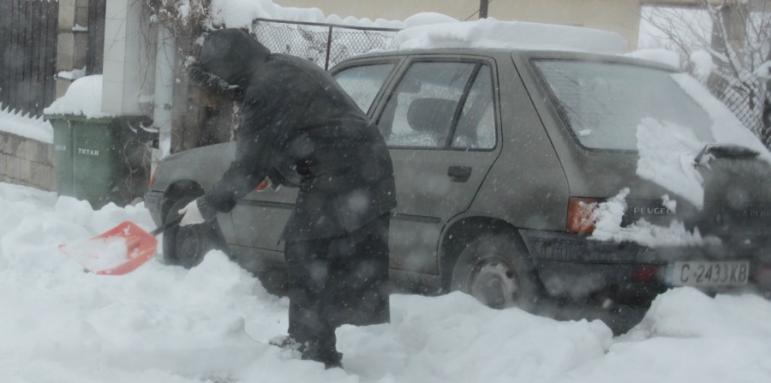 Снежен ад в половин България през март (ОБЗОР)