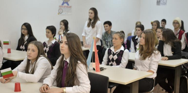 Българчетата изпреварват по математика децата от Острова