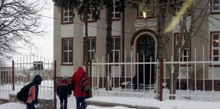 В 344 училища в страната не учат