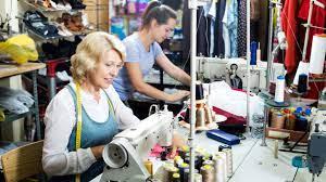 Производството на дрехи и обувки се мести на Балканите и в Мексико