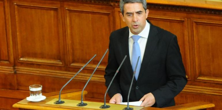 Плевнелиев няма да назначава посланици от ДС