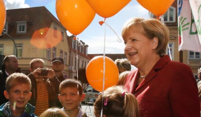 Меркел води с процент ден преди изборите