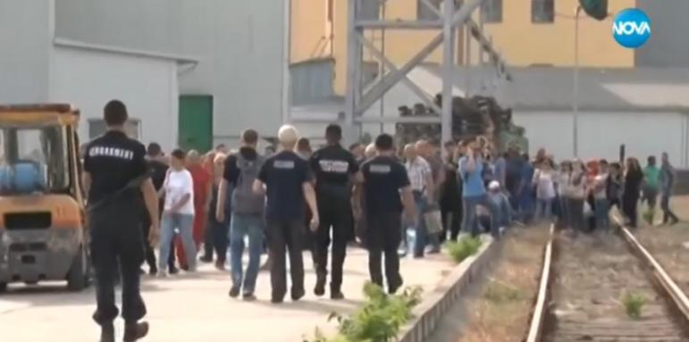 Протестите на служителите на заводите на Миню Стайков продължават