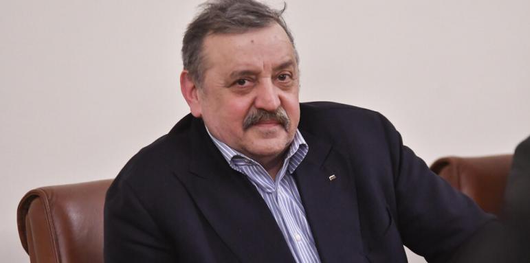 Кантарджиев каза ще трябва ли още да се боцкаме