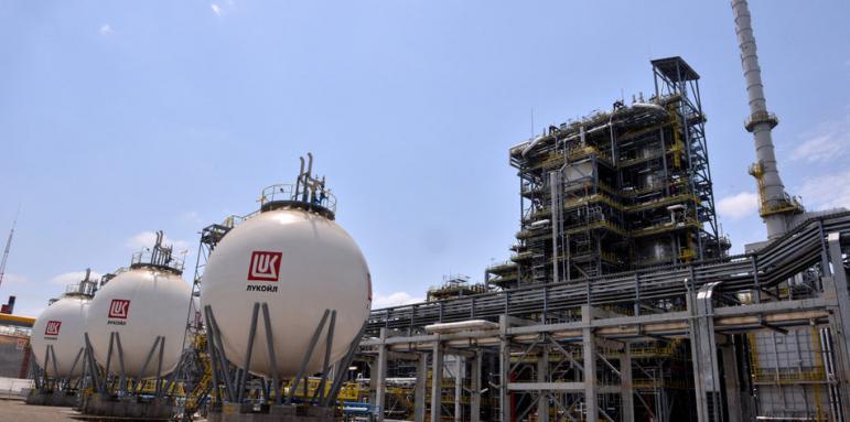 Какво ще стане с "Лукойл Нефтохим", ако спре руския петрол