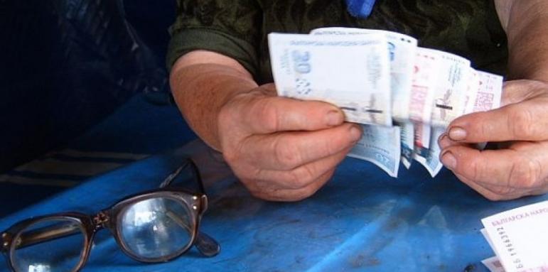 Дават коледните надбавки с декемврийските пенсии