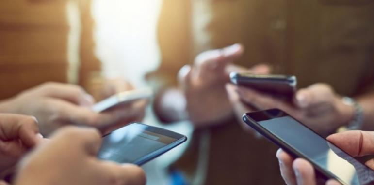 Възможно ли е да бъдат забранени мобилните телефони в училище?