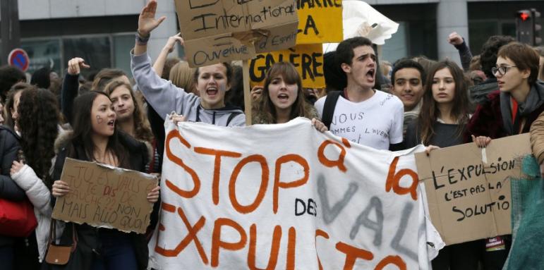 Френските ученици не спират бунта