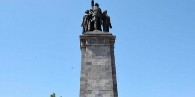Скандал? Какво готвят на Паметника на съветската армия