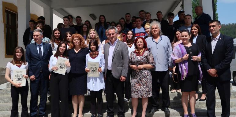 Вицепрезидентът чества 24 май с българи в Босилеград