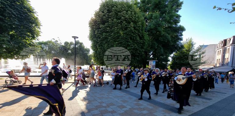 Испанска музика и танци разгорещиха Плевен