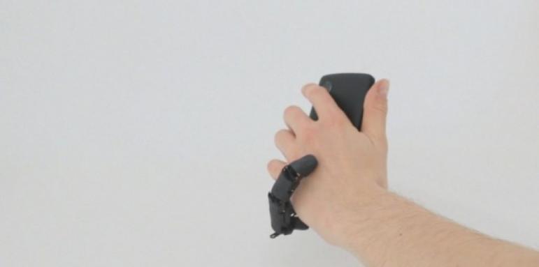 Създадоха роботизиран пръст за смарфон