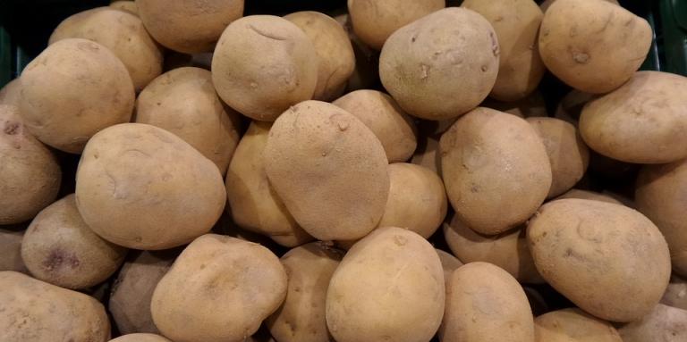 Германски картофи с етикети, че са български