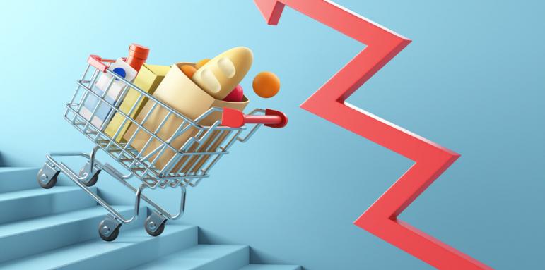 Инфлацията лети, заплатите пълзят едва-едва