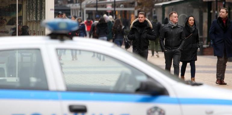 Маскирани пребили 15-годишно момче в София
