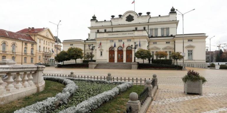 Депутатите ще обсъждат помощите за деца