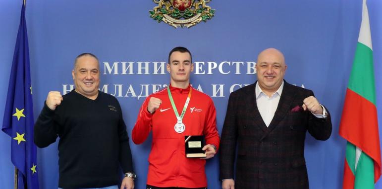 Министър Кралев награди Митко Джорджев за среброто от Евро 2019