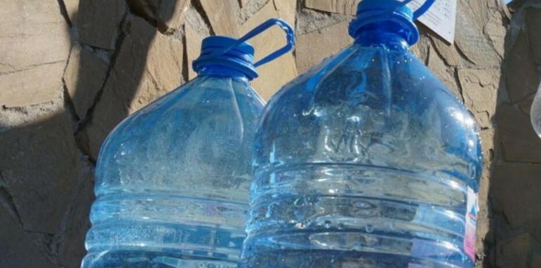 В Перник раздадоха вода в детските градини