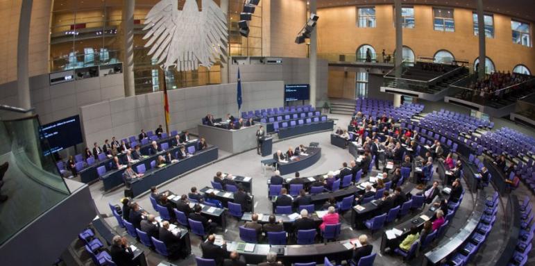Бундестагът гласува новия парламент 