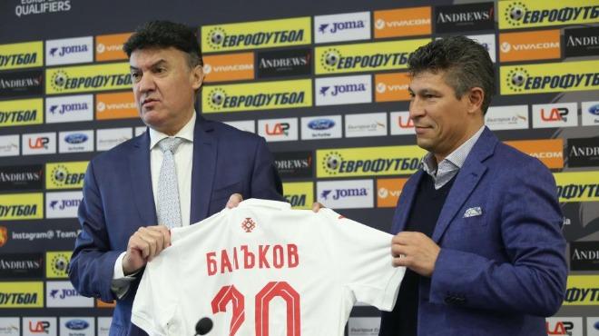 Балъков дебютира тази вечер начело на националите