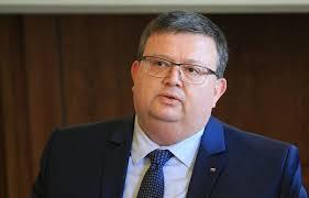 Цацаров: Екзотично е прокурор да разследва главния