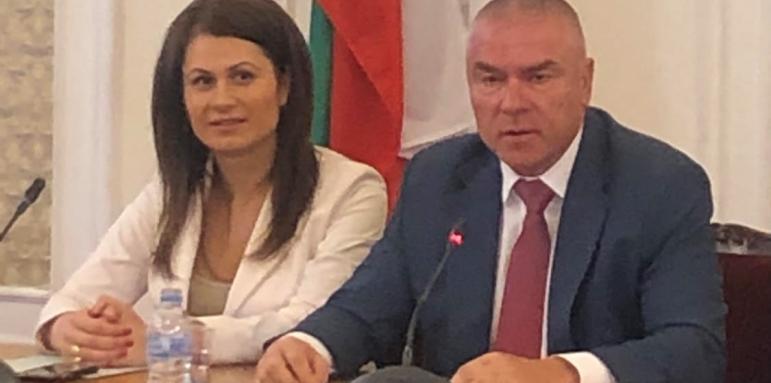 Защо патриотите от ВОЛЯ и НФСБ разчитат на жените