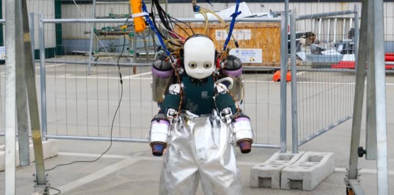Учени създадоха робот, който ще може да лети като Железния човек