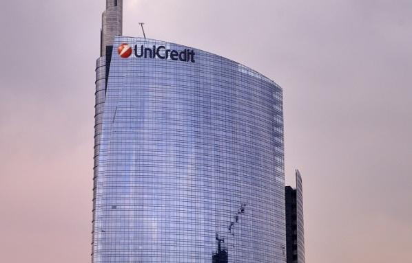 Централата на УниКредит в Милано е висока 231 м.