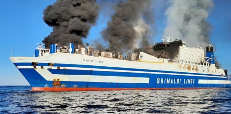 Спасиха шофьора от горящия кораб, издирват още 8 българи