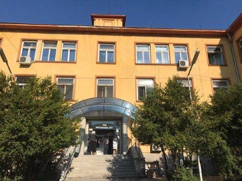 Кой помага на отстранения управител на Велинградската болница да спре вписването на новия?