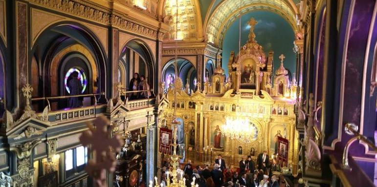 Българи препълниха знакова църква в Истанбул