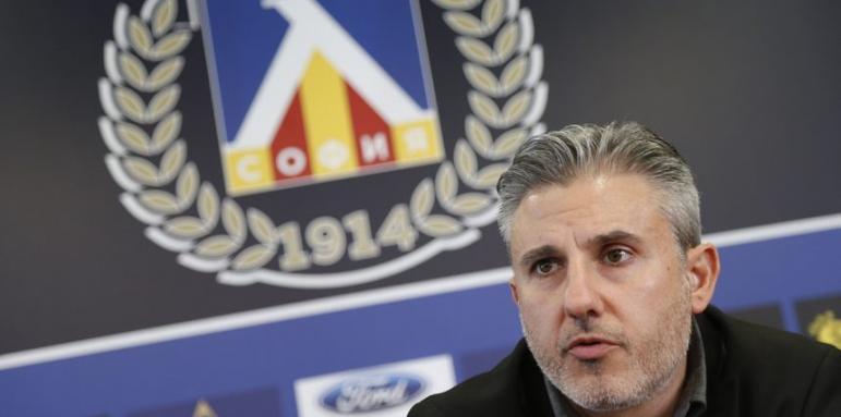 Шеф на "Левски" се мести в УЕФА