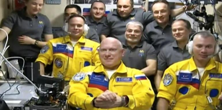 Руските космонавти разтърсиха Москва! Подкрепят ли Украйна?