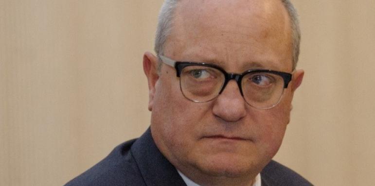 Танев: "История Славянобългарска" не пада, отива в 9 клас