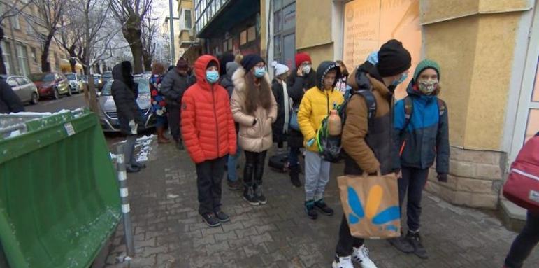 Просветният министър каза ще тестват ли след зимната ваканция