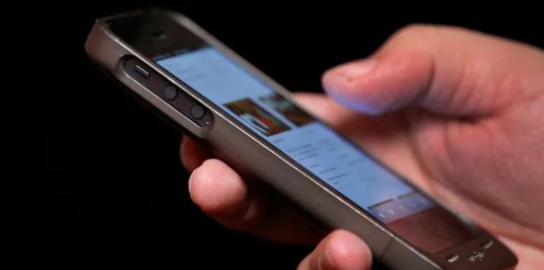 Обвиняват мобилните оператори в тежък грях към потребителите